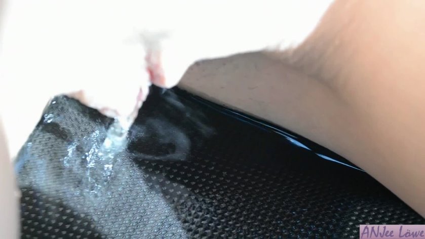Anjee Lowe - Random Car Peeing - Full HD/MP4