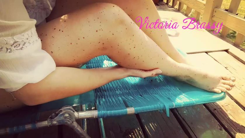 Oily Legs Outside Victoria Brassy HDMP4