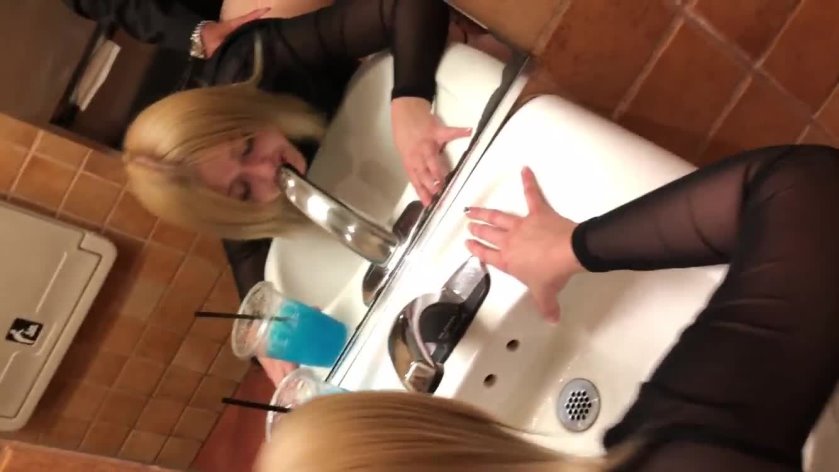 Fuck And Facial In The Bathroom