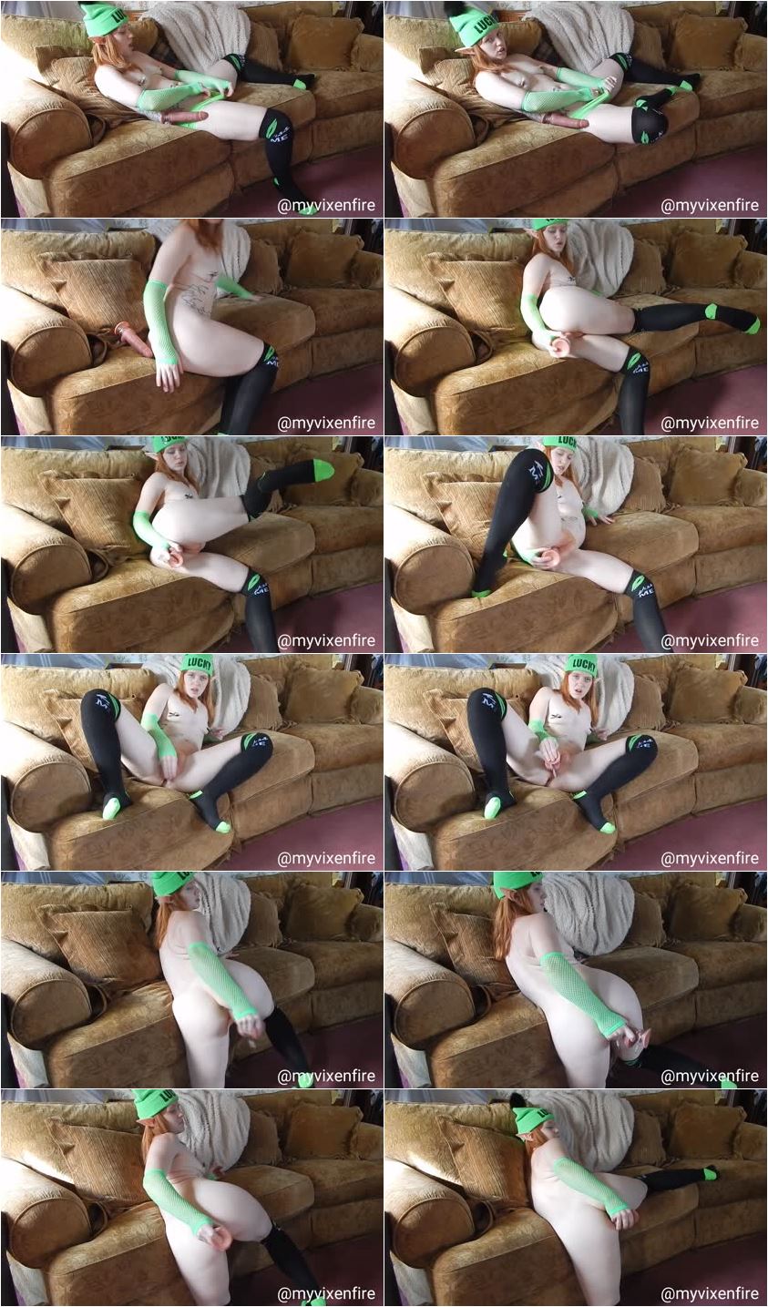 myvixenfire - Lucky Elf Masturbates on Strangers Couch - MP4