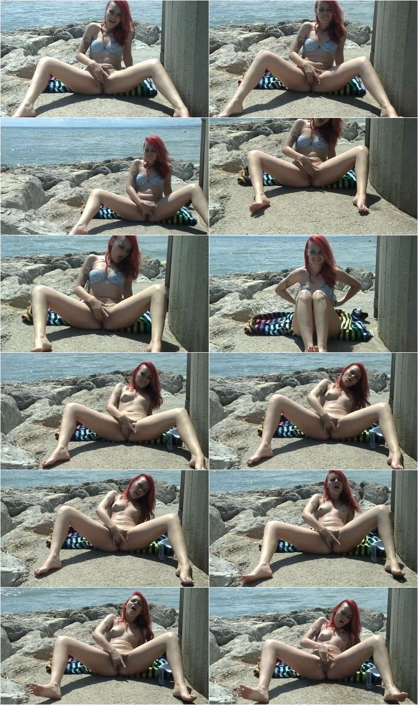 Screenlist NandoAndSara - Sara makes a big squirt on the beach - HD/MP4